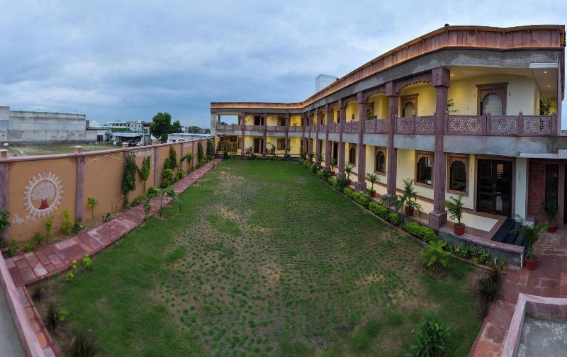 Yashvrinda Hotel And Resort image