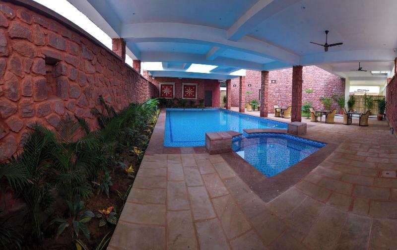 Yashvrinda Hotel And Resort image