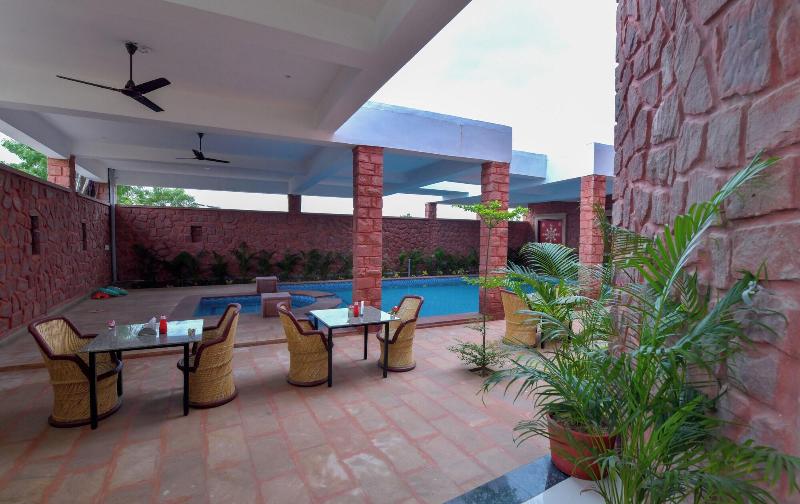 Yashvrinda Hotel And Resort image