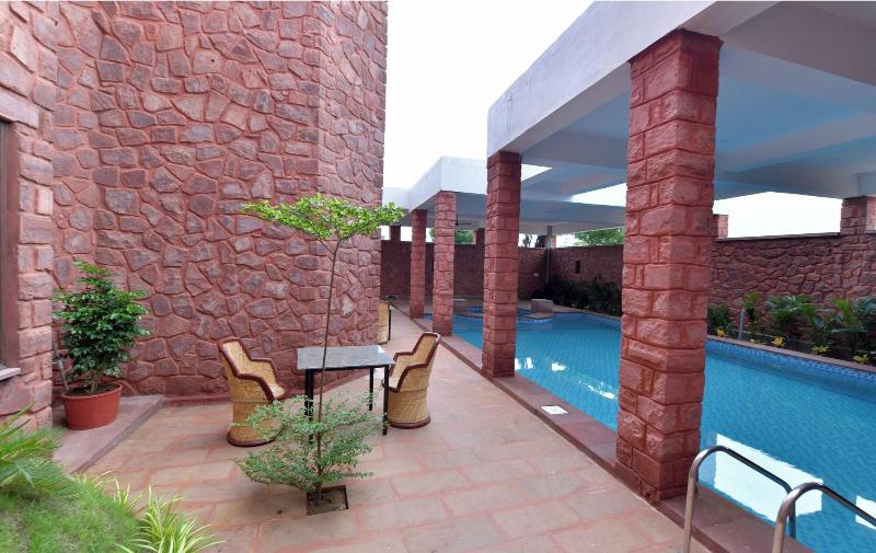 Yashvrinda Hotel And Resort image