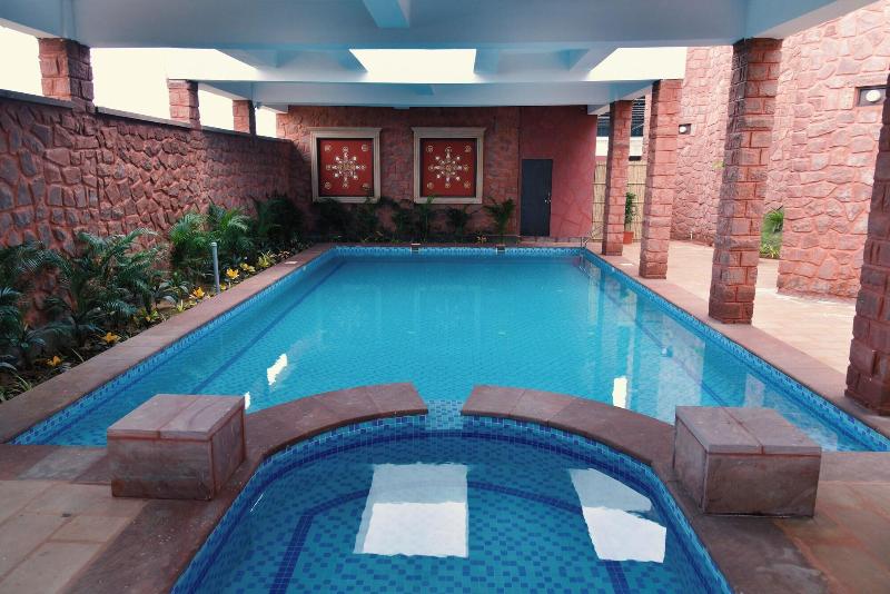 Yashvrinda Hotel And Resort image