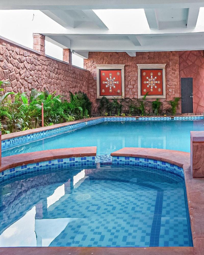 Yashvrinda Hotel And Resort image