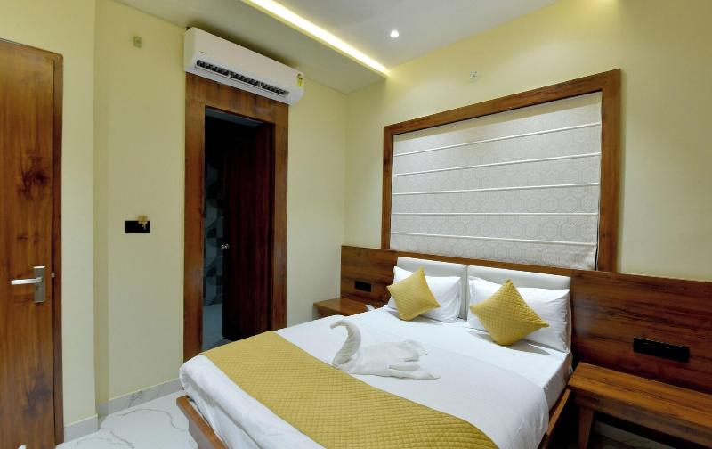 Yashvrinda Hotel And Resort image
