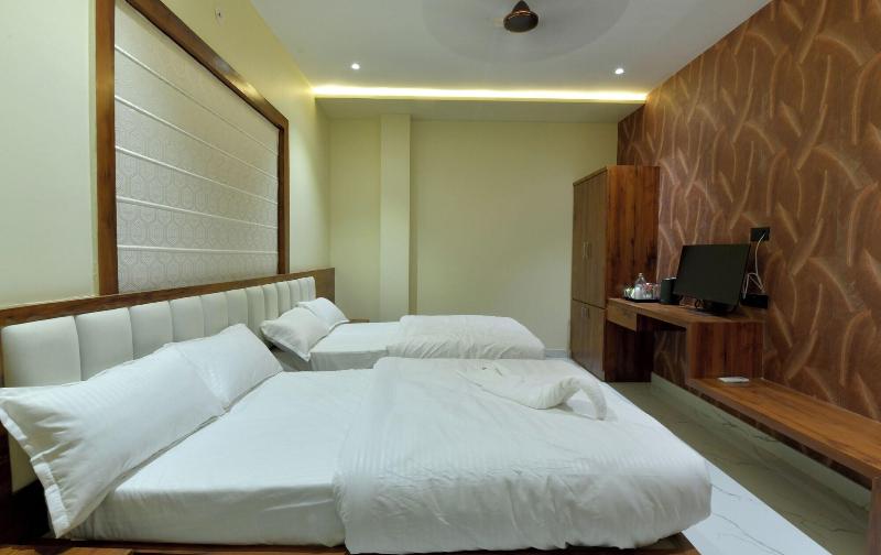 Yashvrinda Hotel And Resort image