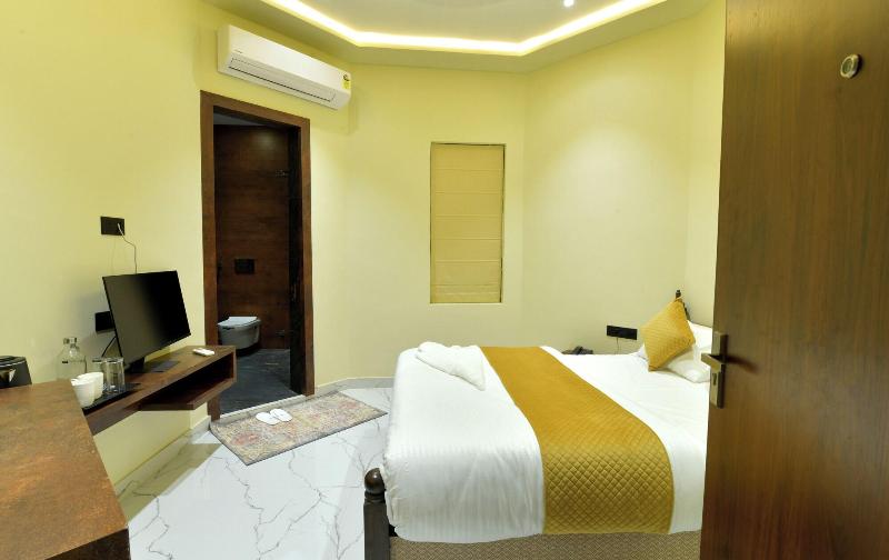 Yashvrinda Hotel And Resort image