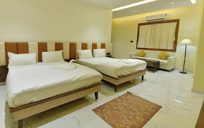 Yashvrinda Hotel And Resort image