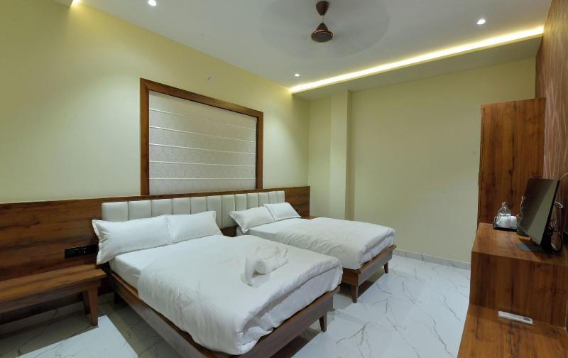 Yashvrinda Hotel And Resort image