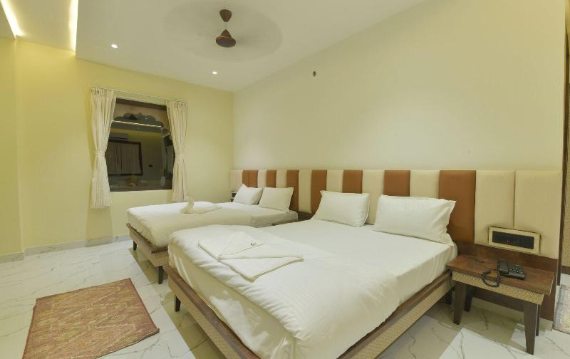 Yashvrinda Hotel And Resort image