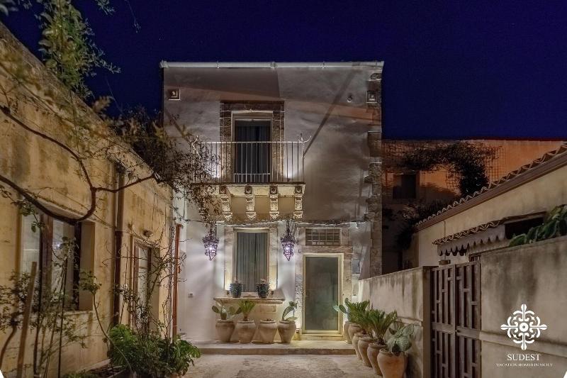 Casa Philomena Noto Design Rooms image