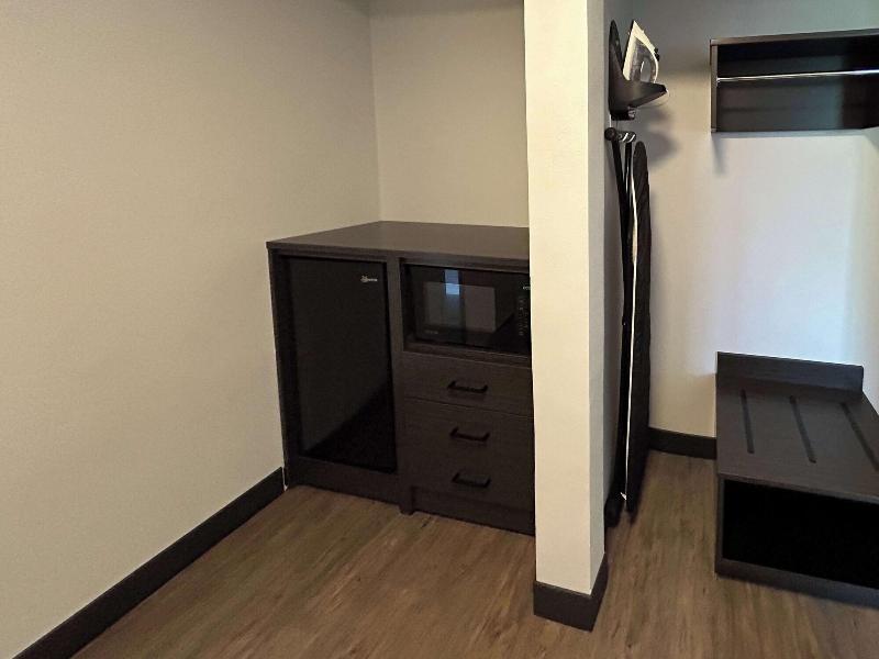 Studio 6 Suites Gardena Ca image