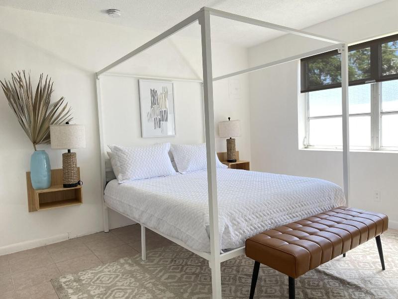 Coastal Guesthouse Wilton Manors image