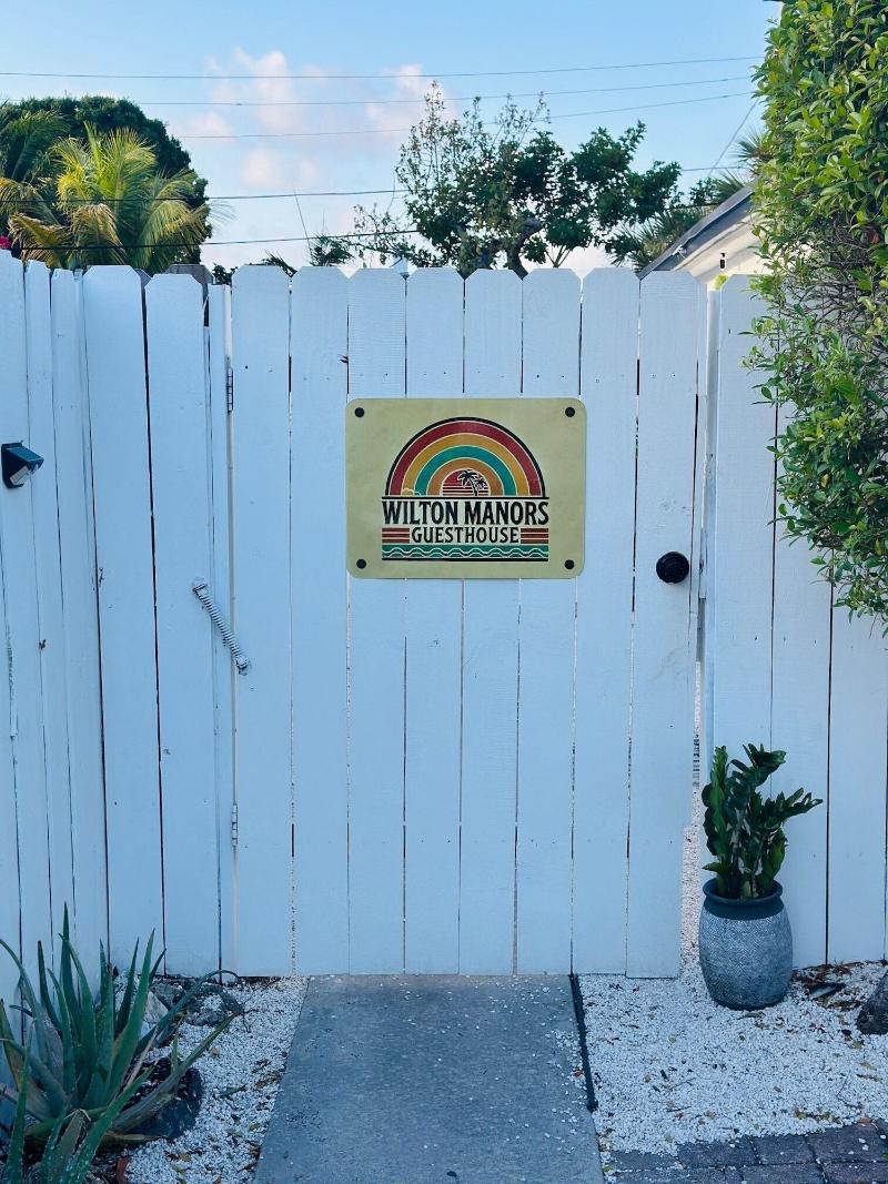 Coastal Guesthouse Wilton Manors image
