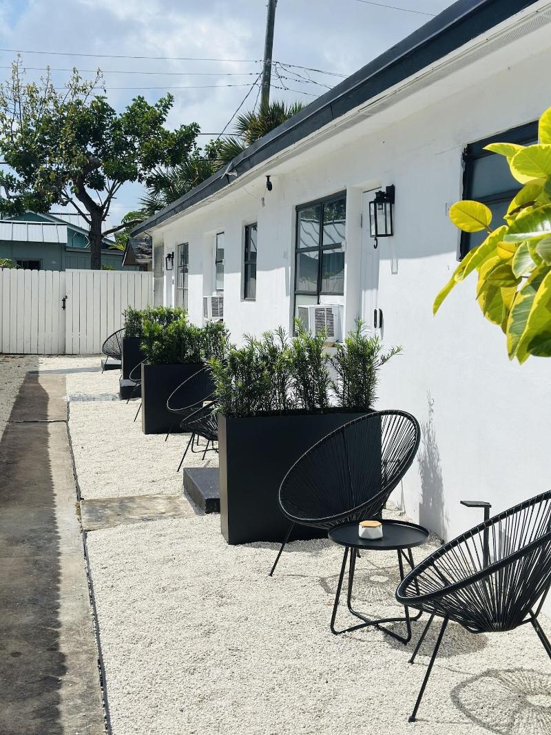 Coastal Guesthouse Wilton Manors image