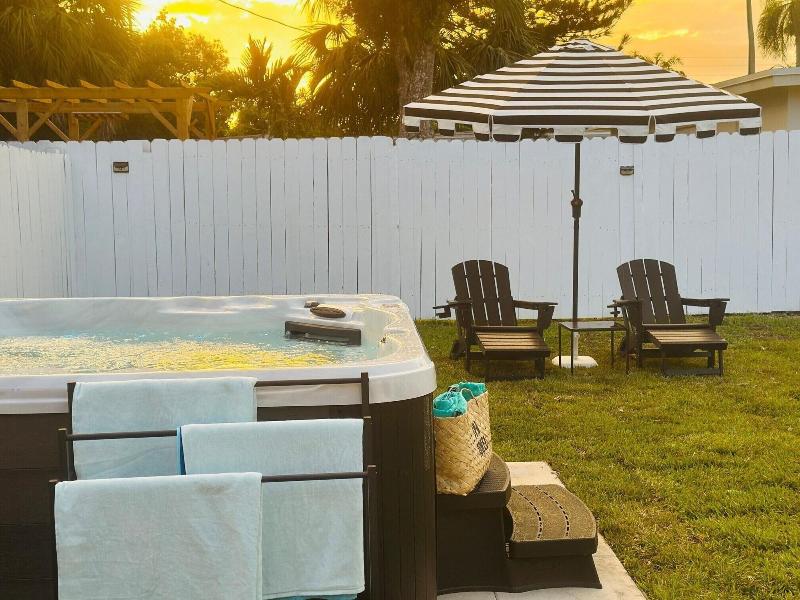 Coastal Guesthouse Wilton Manors image