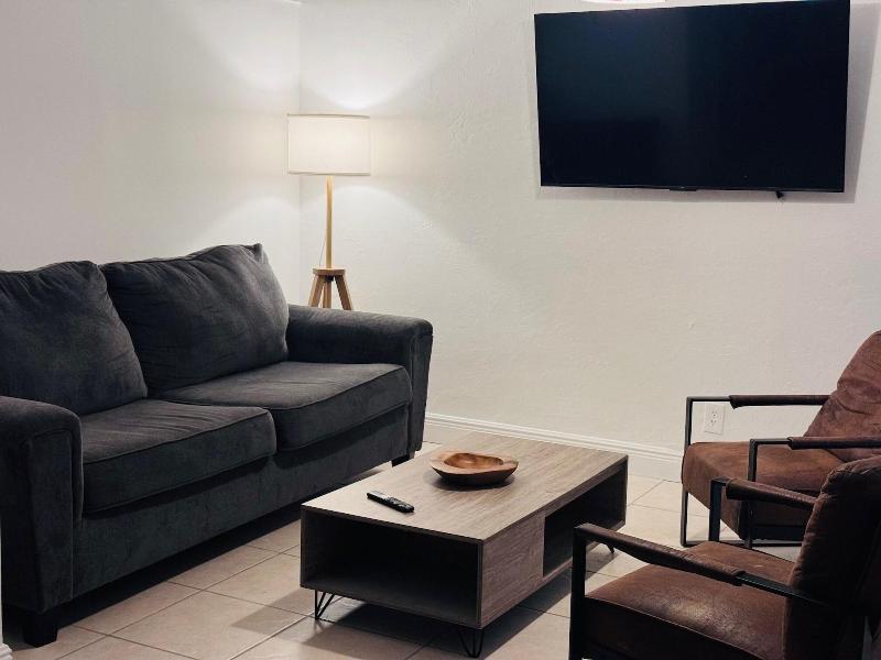 Coastal Guesthouse Wilton Manors image