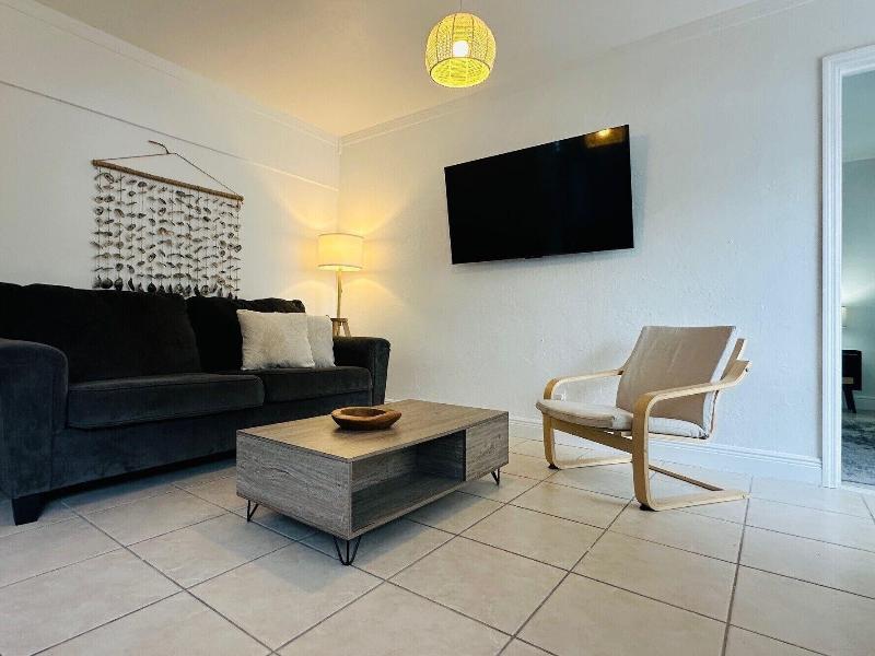 Coastal Guesthouse Wilton Manors image