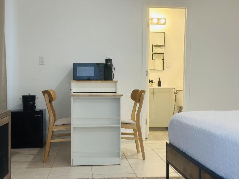 Coastal Guesthouse Wilton Manors image