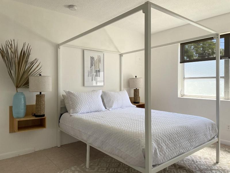 Coastal Guesthouse Wilton Manors image