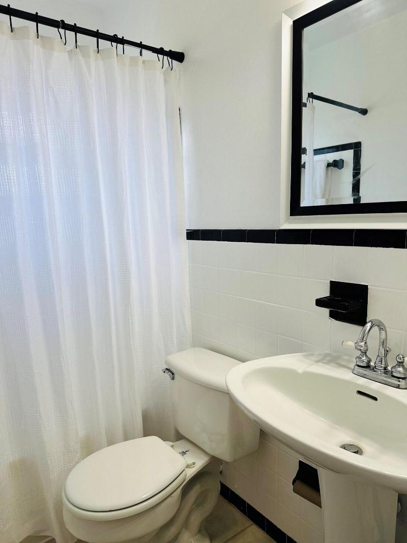 Coastal Guesthouse Wilton Manors image