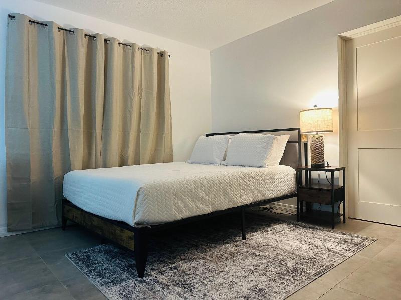 Coastal Guesthouse Wilton Manors image