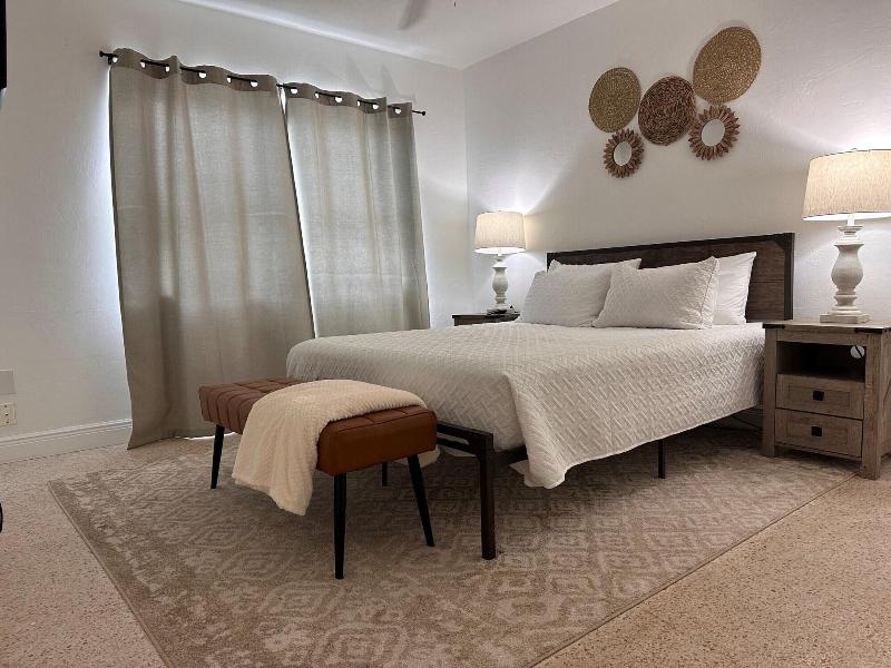 Coastal Guesthouse Wilton Manors image