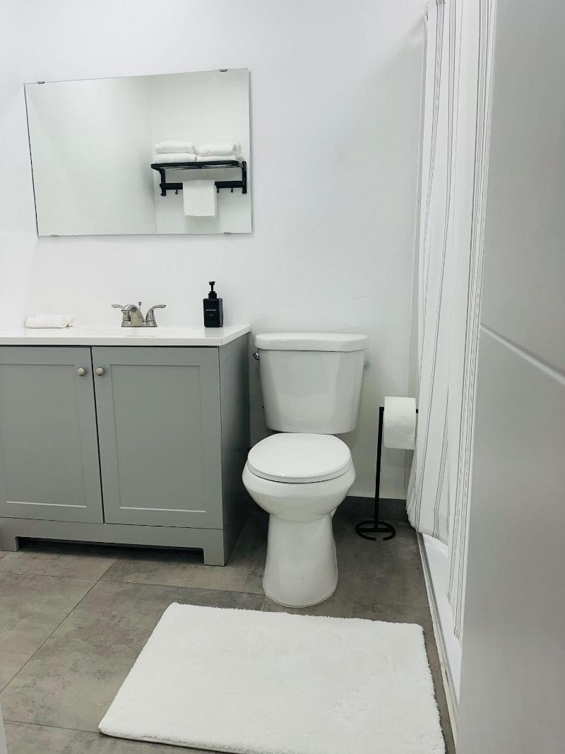 Coastal Guesthouse Wilton Manors image