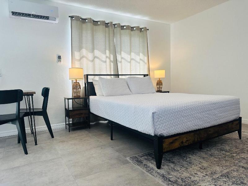 Coastal Guesthouse Wilton Manors image