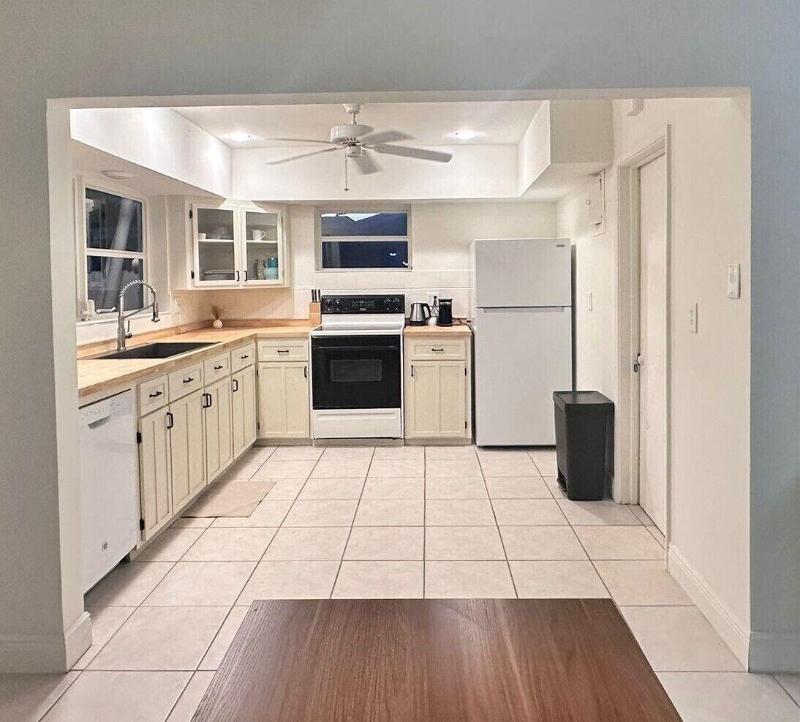 Coastal Guesthouse Wilton Manors image
