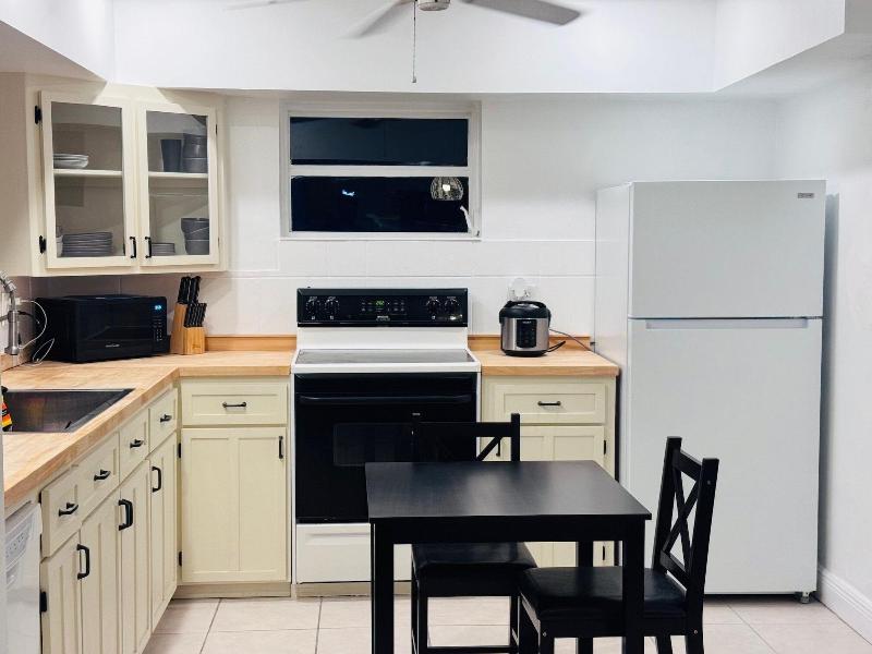 Coastal Guesthouse Wilton Manors image