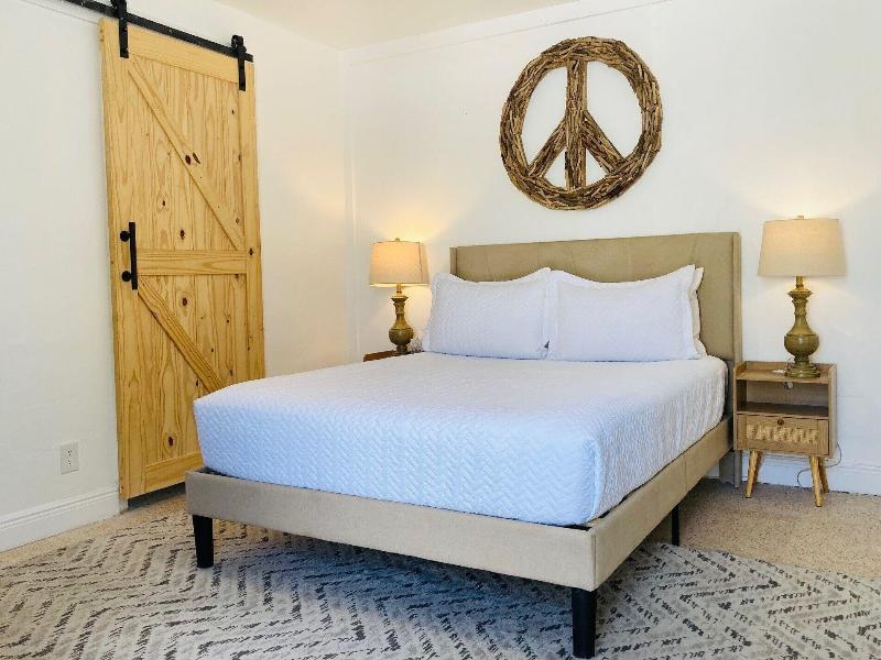Coastal Guesthouse Wilton Manors image