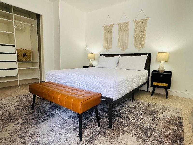 Coastal Guesthouse Wilton Manors image