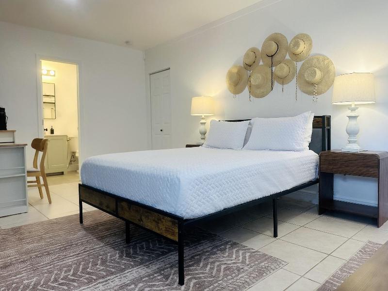 Coastal Guesthouse Wilton Manors image