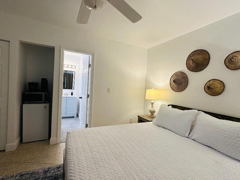 Coastal Guesthouse Wilton Manors image