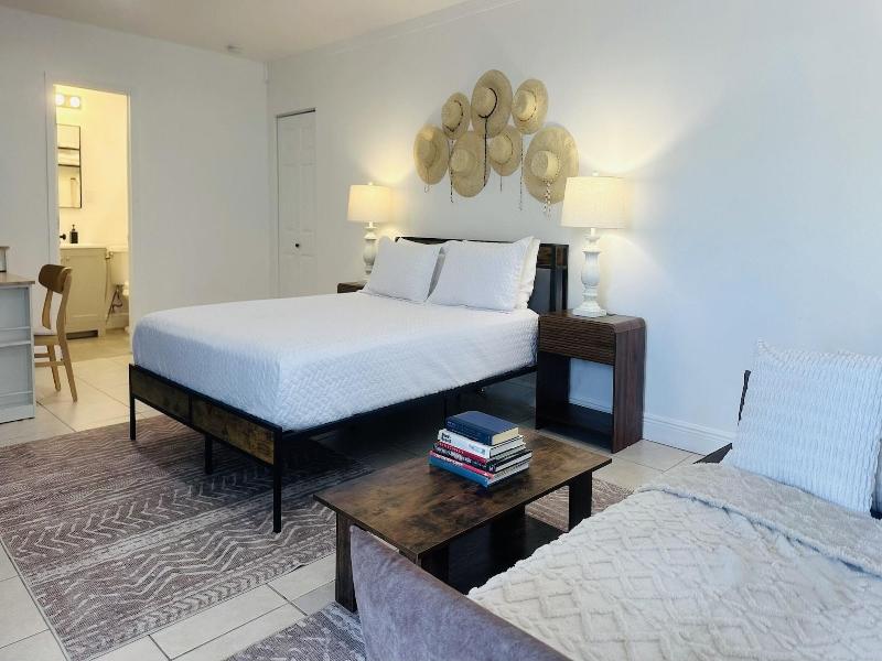 Coastal Guesthouse Wilton Manors image