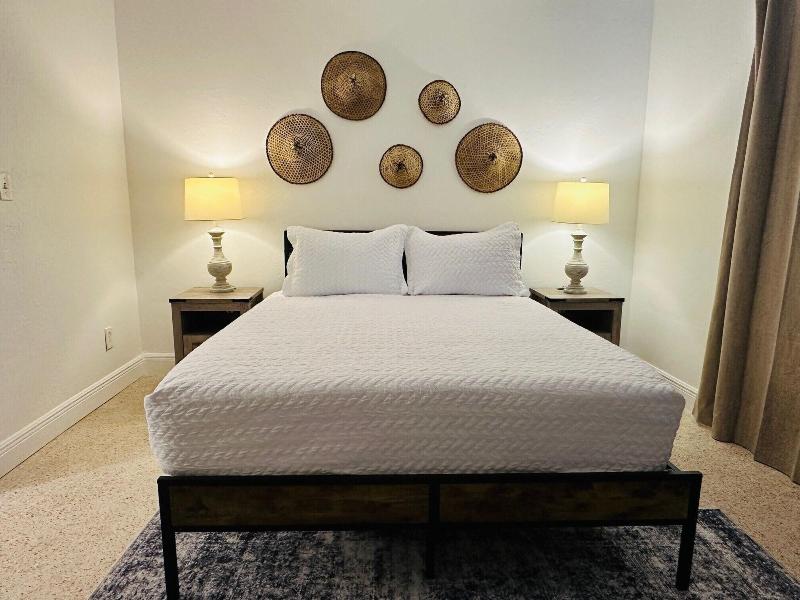 Coastal Guesthouse Wilton Manors image