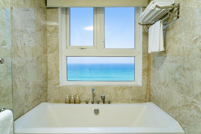 Ocean Waves Resort Cam Ranh image