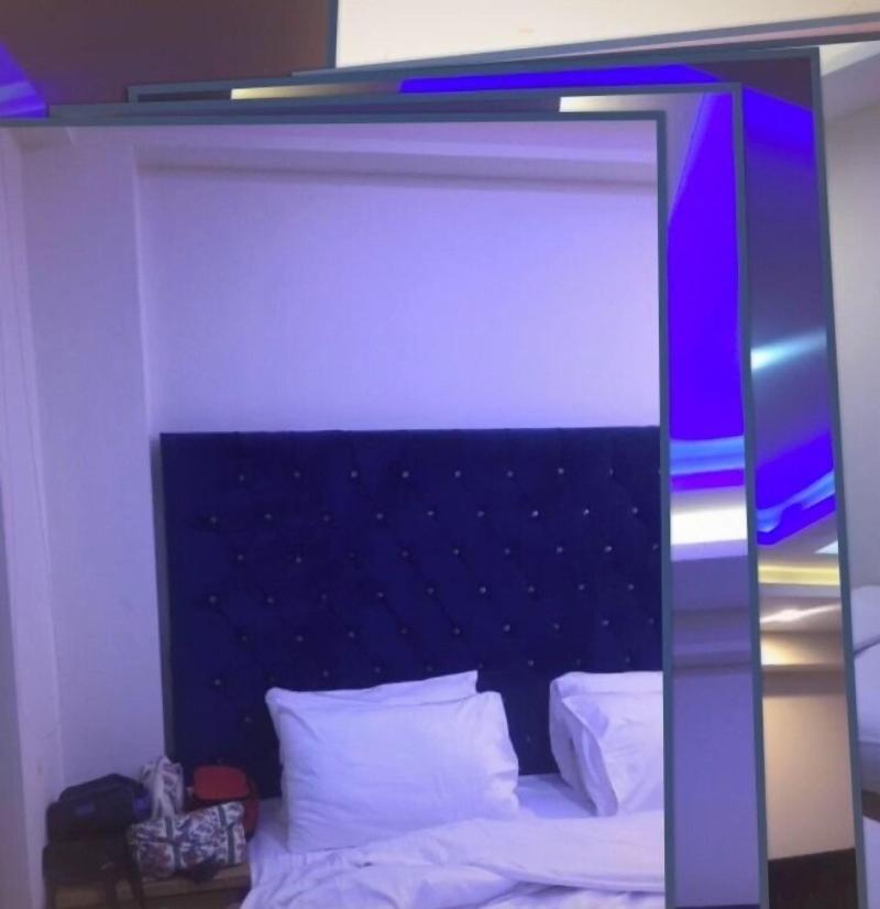 Hotel Emerald Crown image