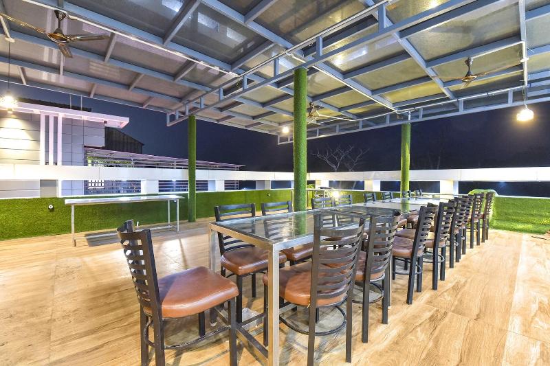 Fabhotel Hari Residency image