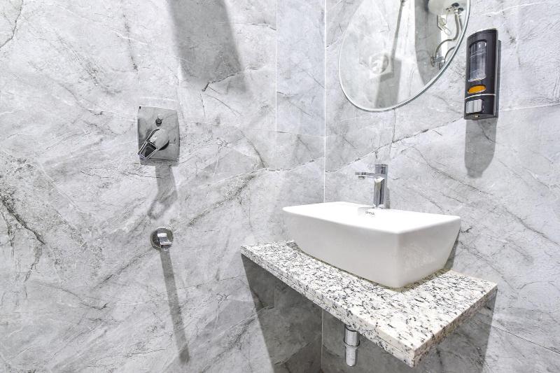 Fabhotel Hari Residency image