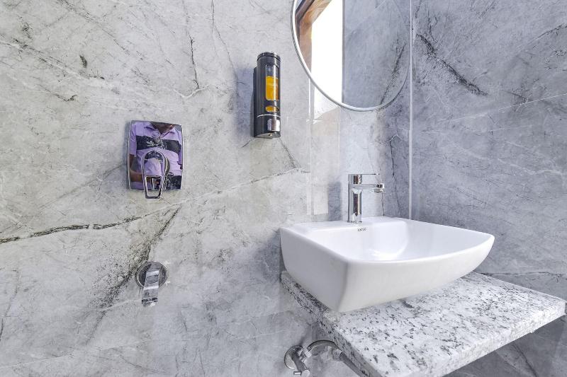 Fabhotel Hari Residency image
