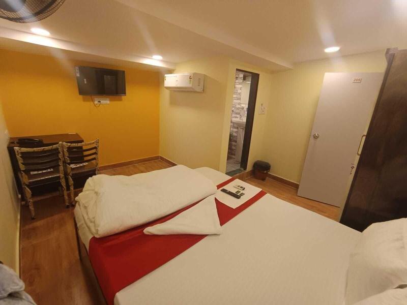 Hotel Metro Galaxy Inn image
