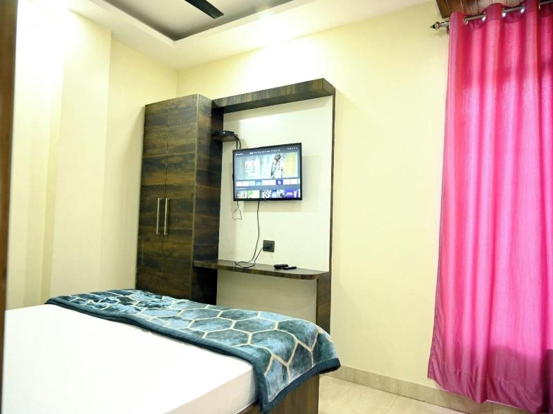 Hotel Crystal image