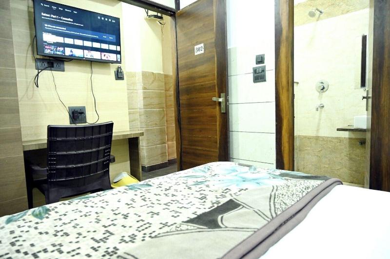 Hotel Crystal image