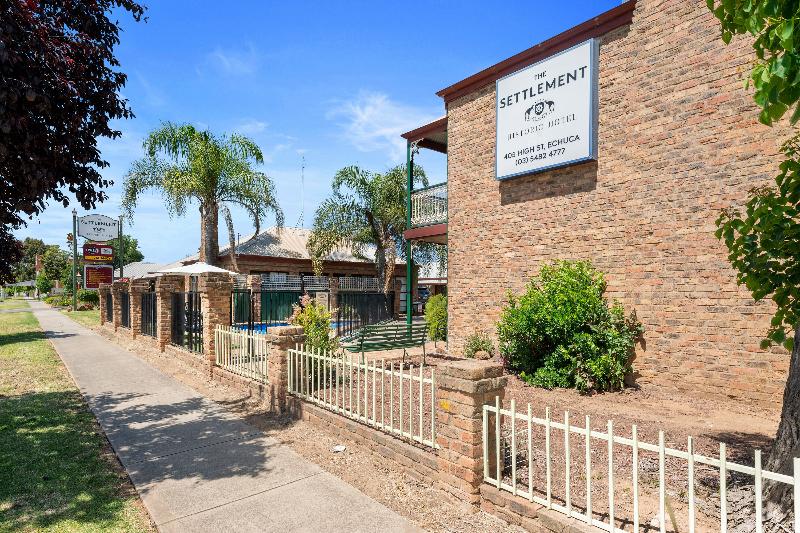 The Settlement Historic Hotel