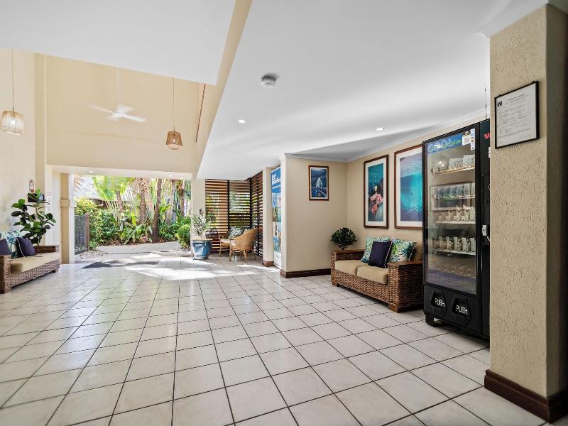 Comfort Inn & Suites Trinity Beach Club image