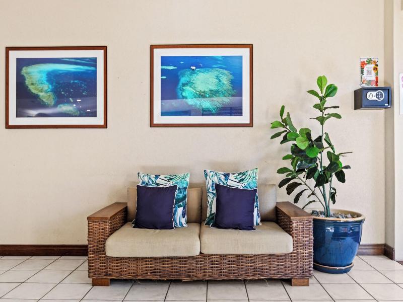 Comfort Inn & Suites Trinity Beach Club image