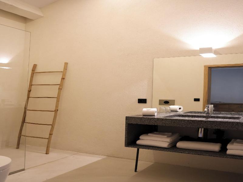 Prieura Saint Nicolas Les Maisons image