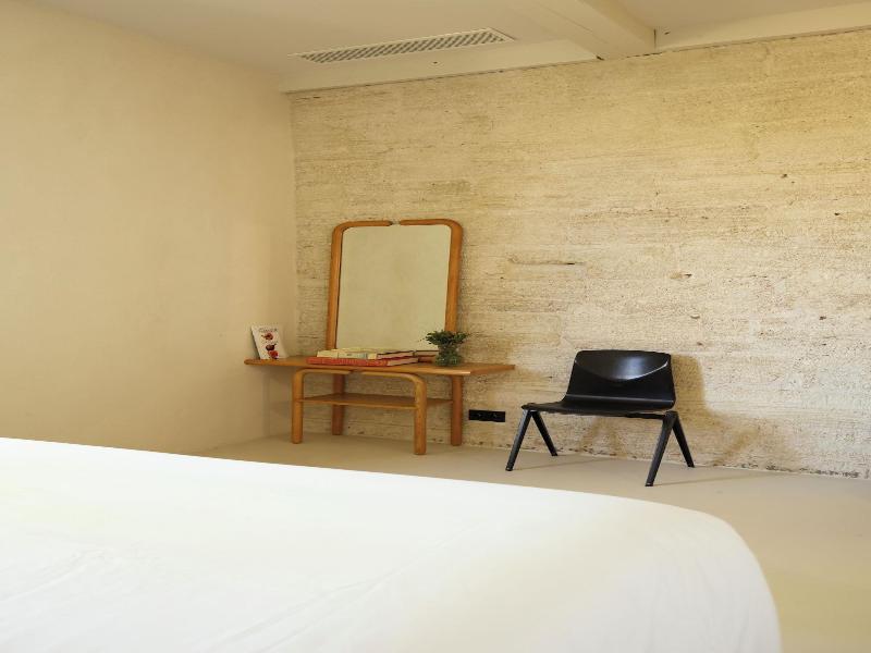 Prieura Saint Nicolas Les Maisons image