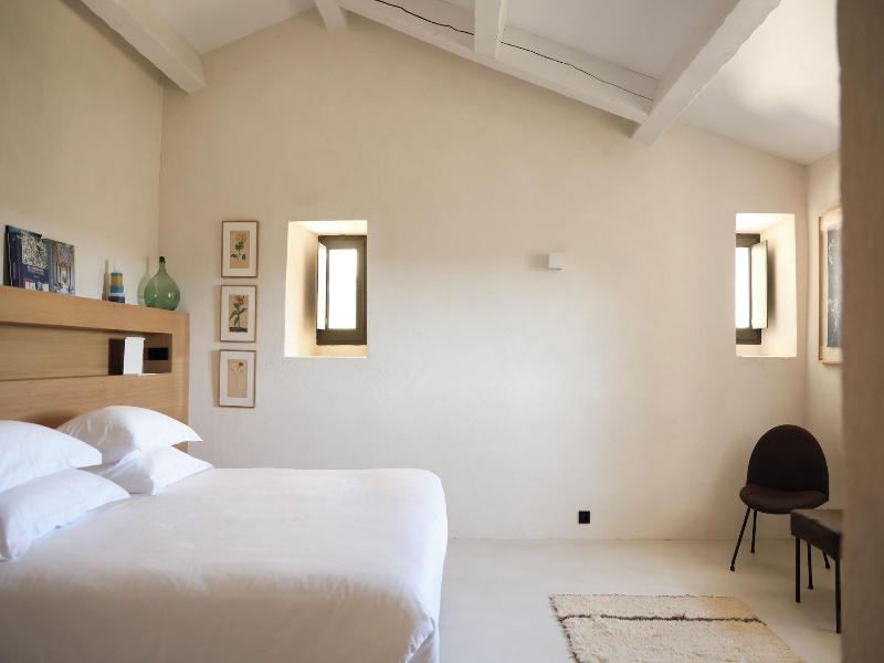 Prieura Saint Nicolas Les Maisons image