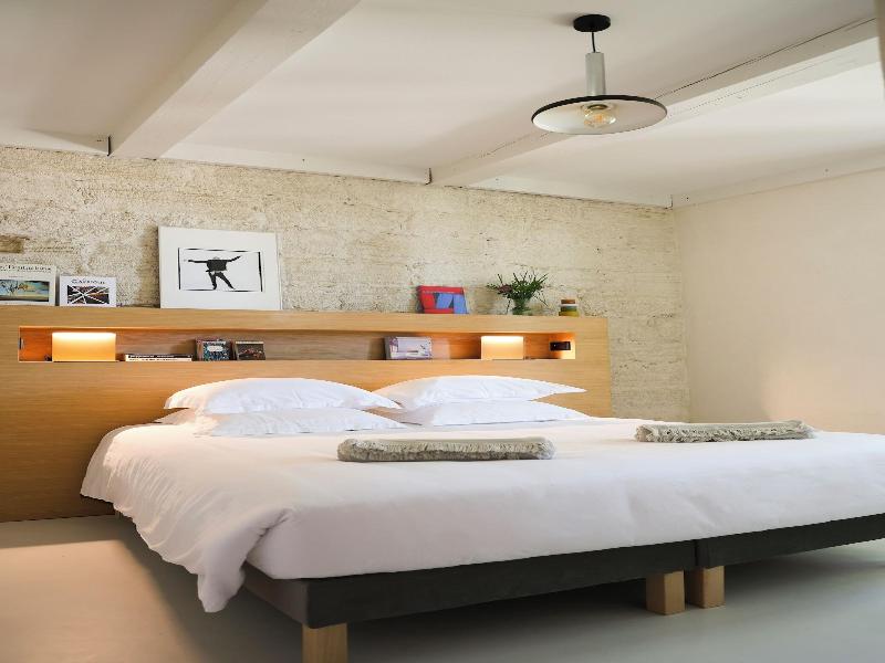 Prieura Saint Nicolas Les Maisons image